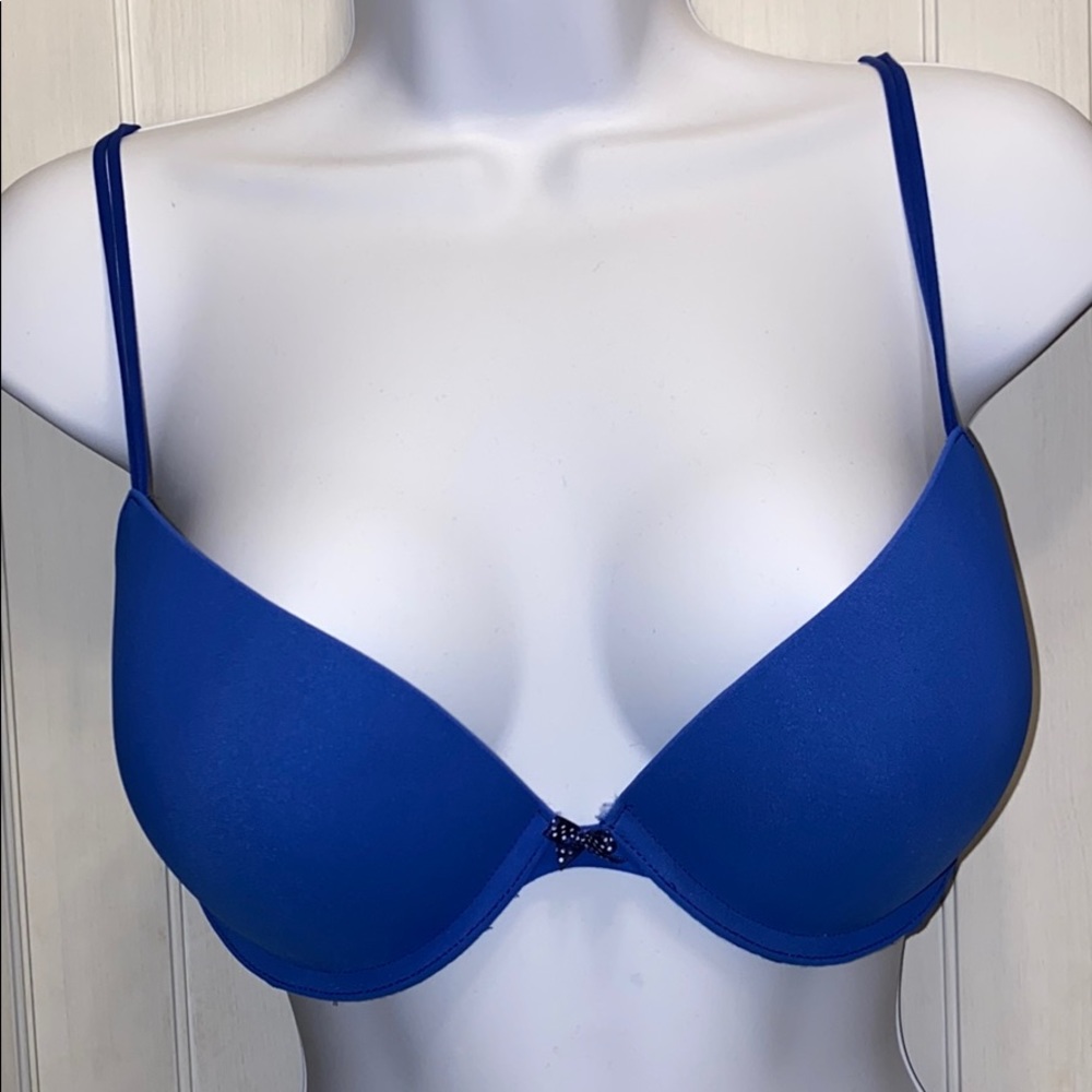 GILLY HICKS BLUE BRA NEVER WORN